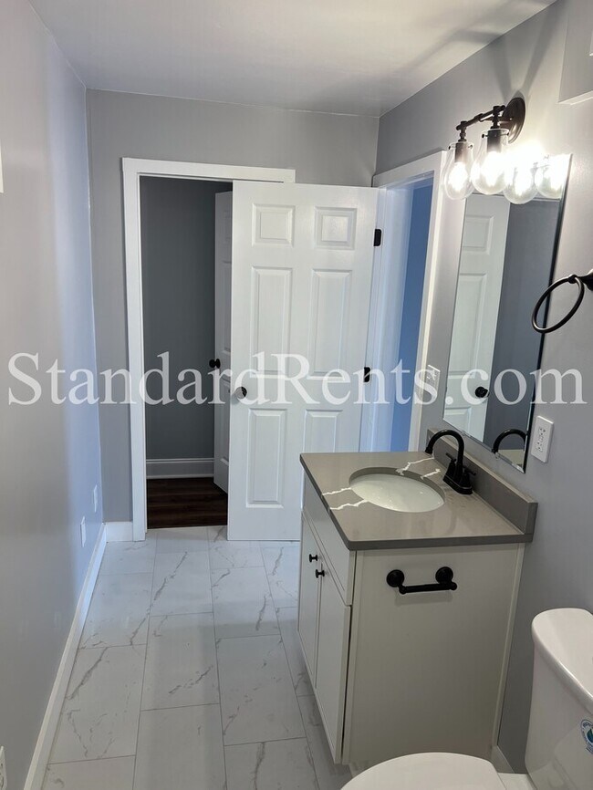 Building Photo - Updated West Midtown Bungalow