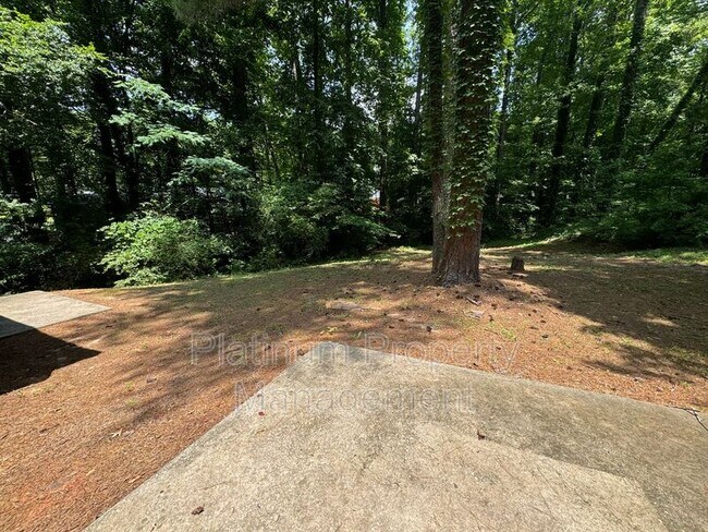 Building Photo - 270 Splitwood Ln