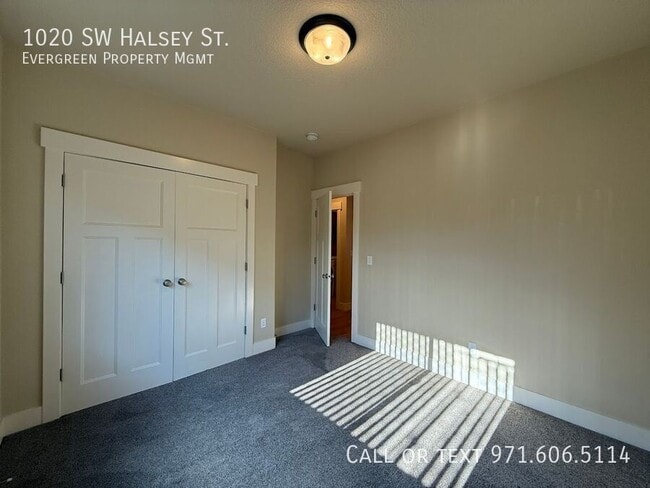 Building Photo - 1020 SW Halsey St