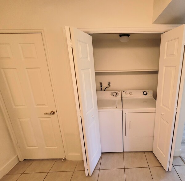 Building Photo - 300 W 2025 S