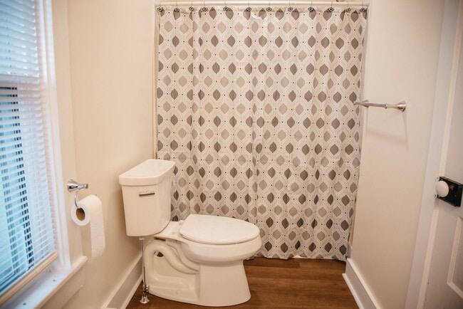 Building Photo - 5972 Pine St