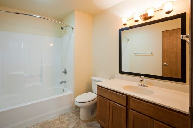 Building Photo - 905 3rd St NE