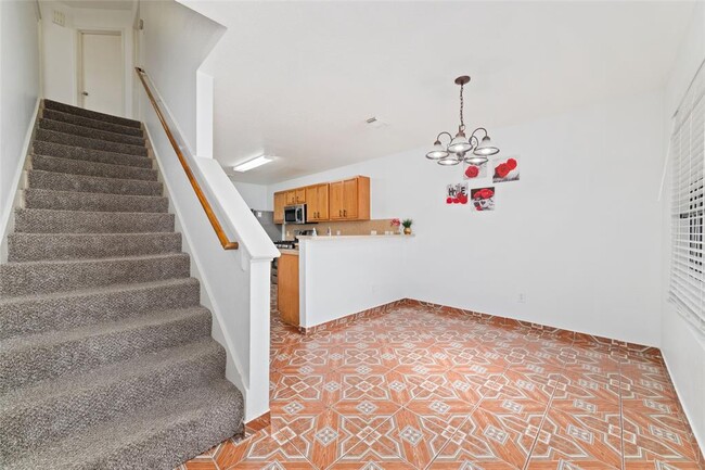 Building Photo - 1106 N Rock Dr