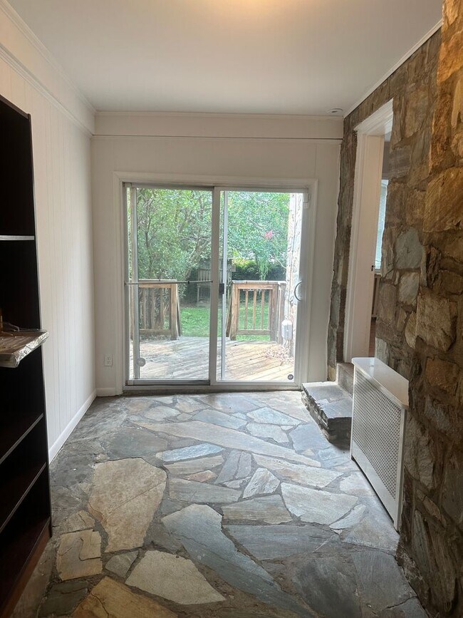 Building Photo - 2702 Ridge Rd Dr