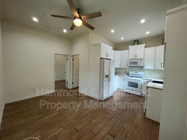 Building Photo - 4316 Greenbush Ave