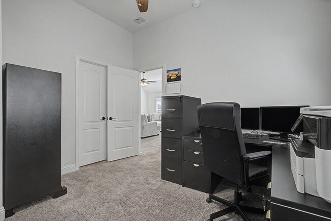 Building Photo - Beautifully Maintained Home on Greenbelt!
