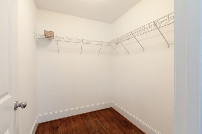 Building Photo - Updated 3/2 Bungalow w/ Large Backyard & M...