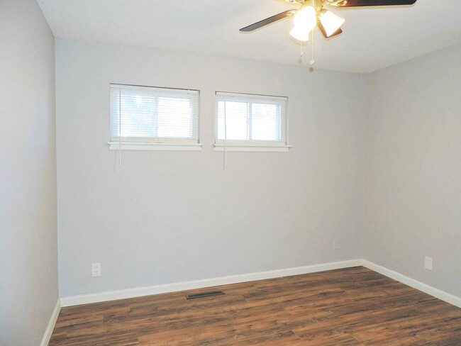 Building Photo - 4 Bed - 2 Full Bath Bungalow for Rent in W...