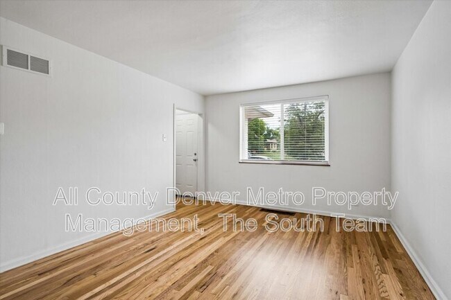 Building Photo - 10207 E 14th Ave