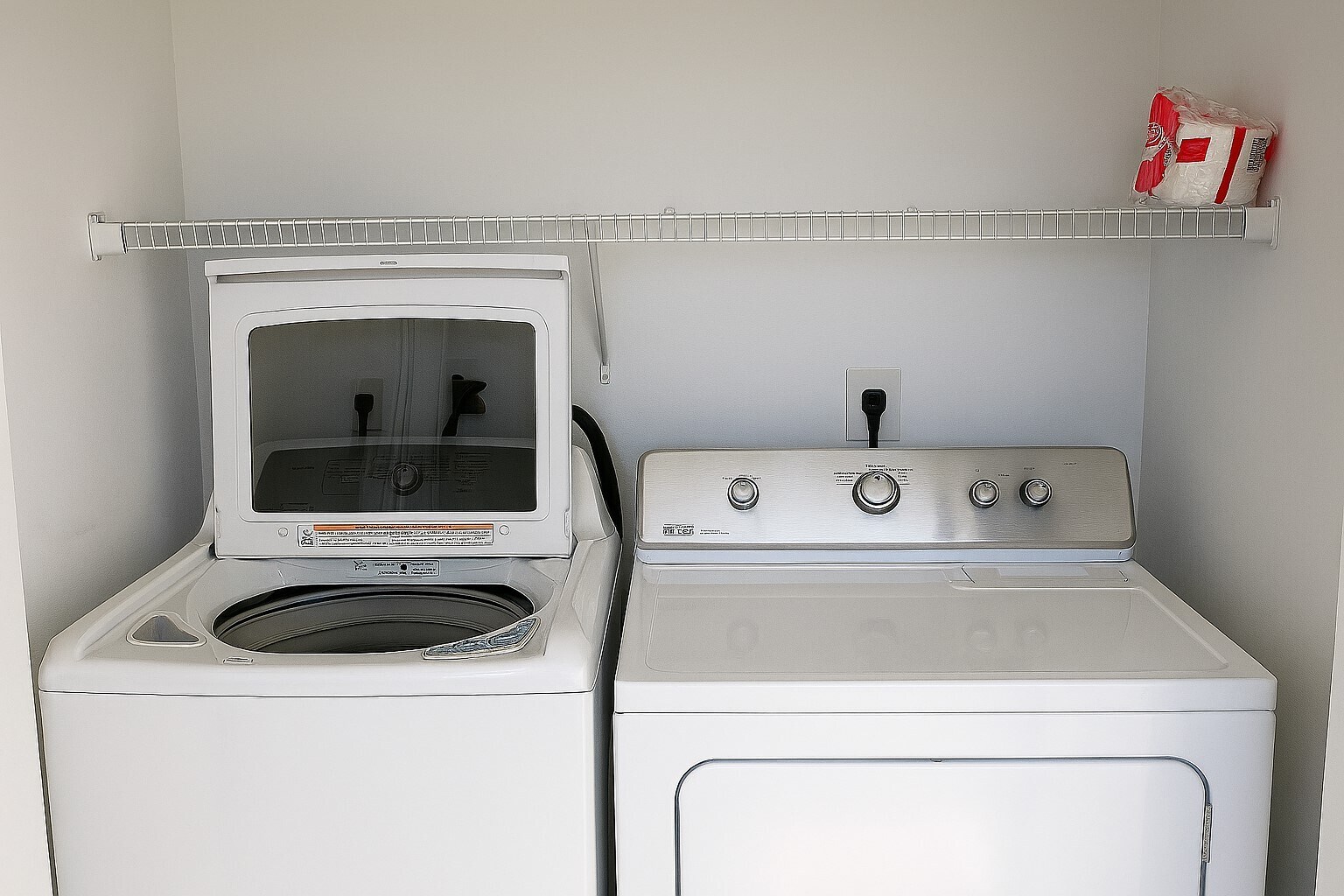 Building Photo - 6 Pepperbush Court