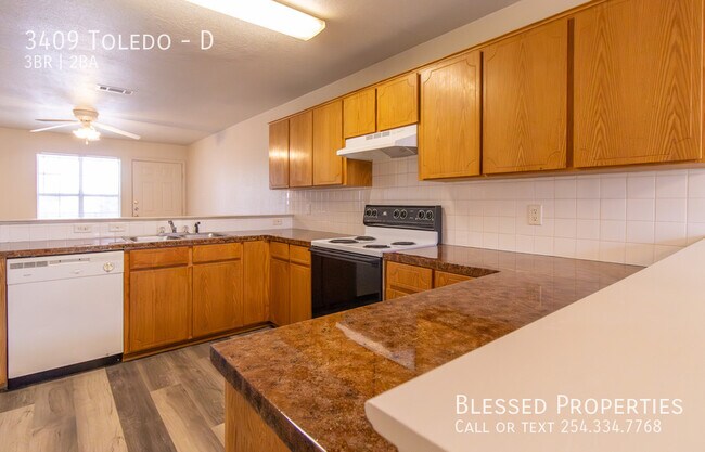 Building Photo - 3409 Toledo-D