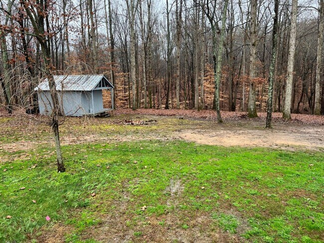 Building Photo - 2 Bed/2 Bath Home - Large Private Wooded Lot - Great Location - Large Covered Back Deck - Storage...
