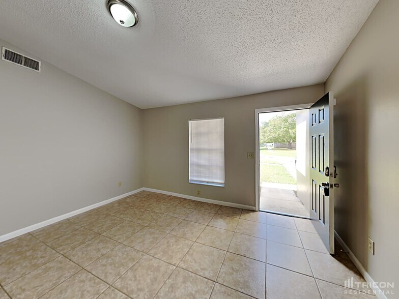 Building Photo - 13912 Henson Cir
