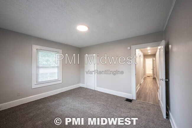 Building Photo - 411 W 40th St