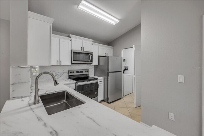 Building Photo - 940 Village Trail