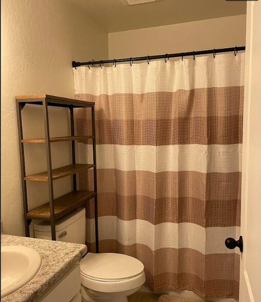 Secondary Bathroom - 657 Trinity Way