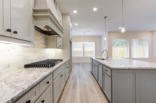 Building Photo - 16032 Mason Run Dr
