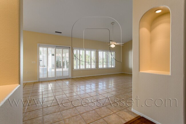 Building Photo - 40025 Athena Ln