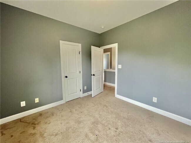 Building Photo - 4033 Hunting Path Dr