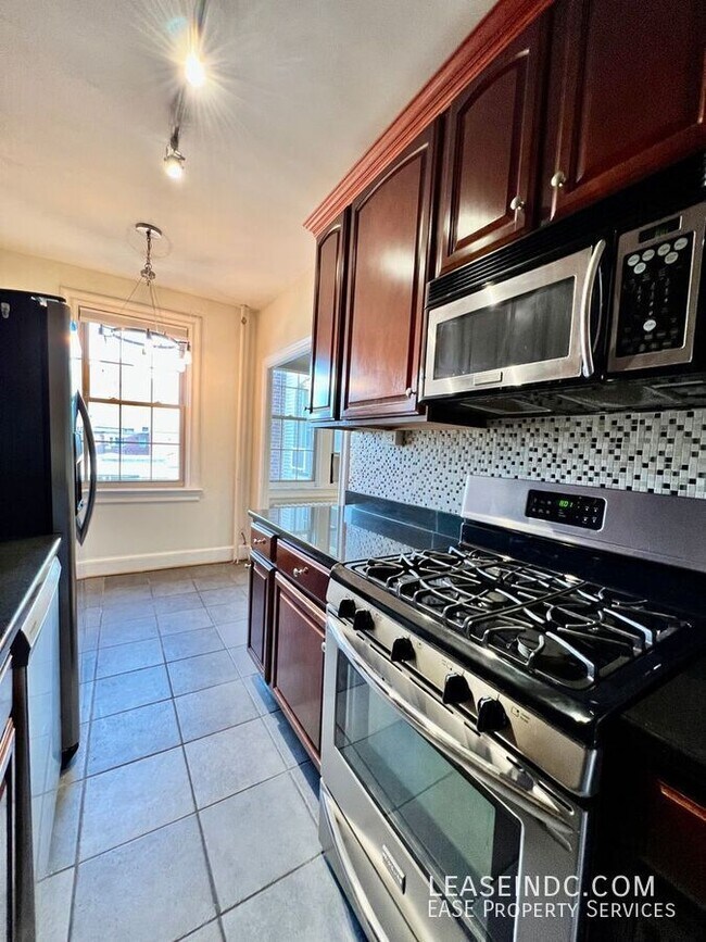 Building Photo - 3010 Wisconsin Ave NW