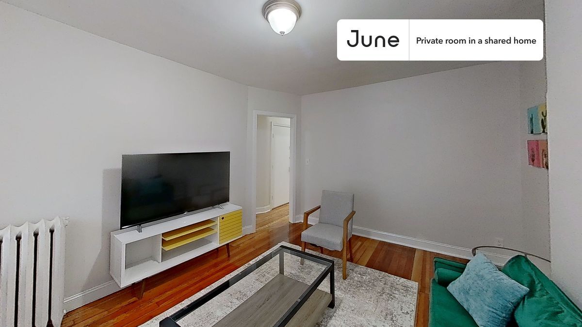 Building Photo - Private bedroom in 4 bed/1 bath Home