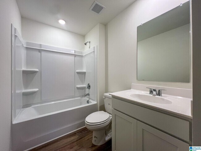 Building Photo - 301 Willoughby Rd