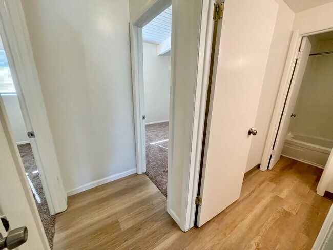 Building Photo - DESIRABLE MILLWOOD NEIGHBORHOOD ON TREE LI...