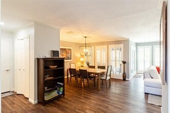 Building Photo - 3000 Townbluff Dr