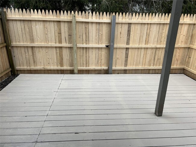 Building Photo - 44 Wooded Way