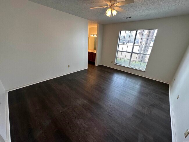 Building Photo - 1608 Waldron Cove