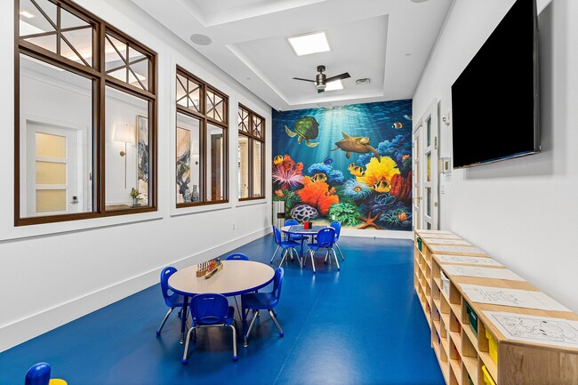 Building Photo - 9256 Crestview Cir