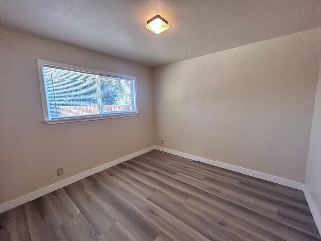 Building Photo - 208 Talisman Dr