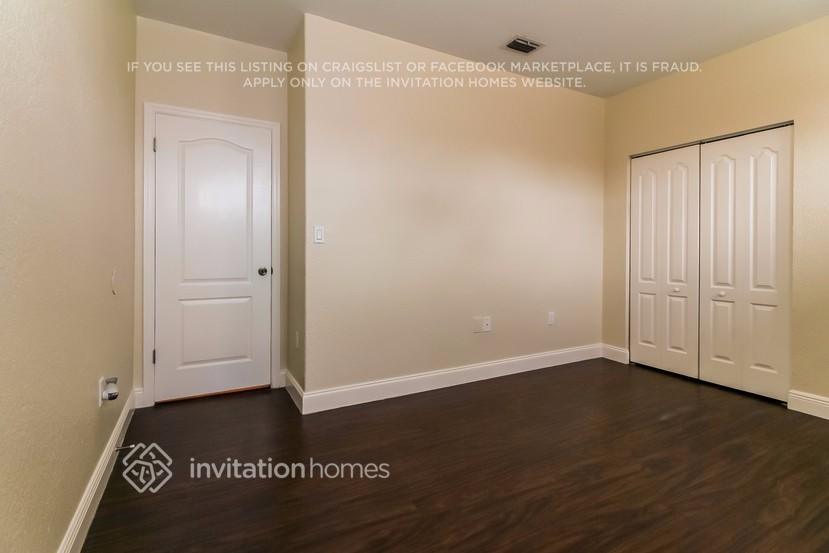 Building Photo - 8723 NW 142nd Ln