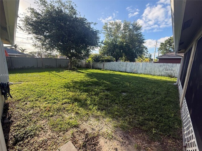 Building Photo - 3262 SW Cohutta St