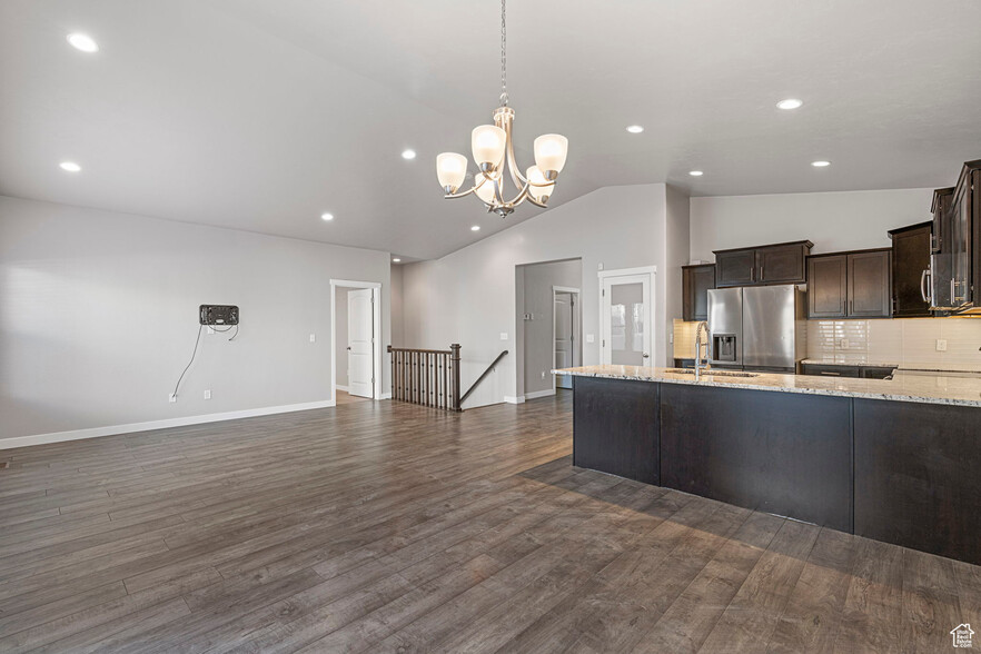Building Photo - 512 W Sunland Dr