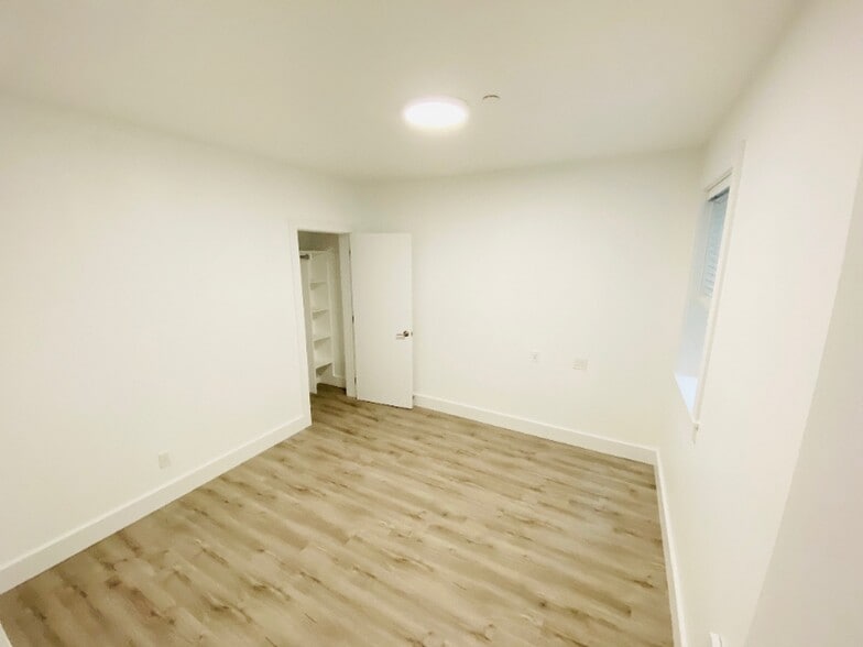 Building Photo - 670 Lombard St
