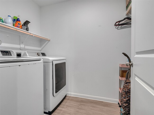 Building Photo - 25623 Balsamroot Dr