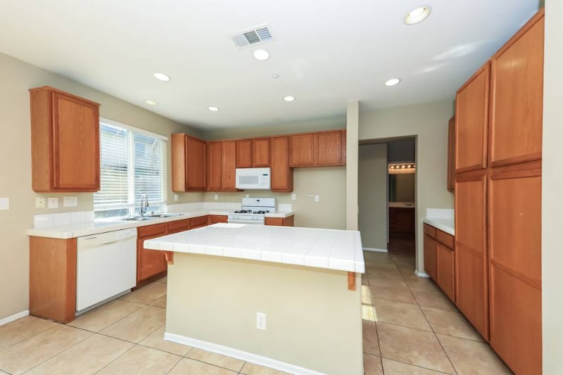 Building Photo - 6932 Lisa Dr