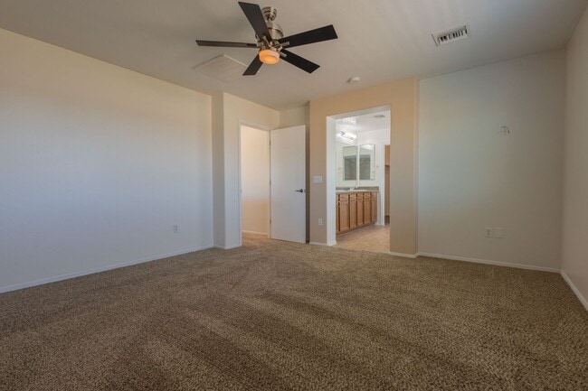 Building Photo - 4 Bedroom 3 Bathroom