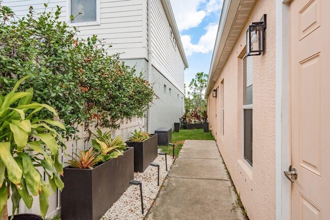 Building Photo - 6405 Autumn Woods Way