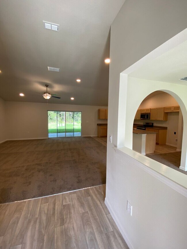 Building Photo - Great new rent on 4/2! Desirable SW Ocala Neighborhood 4/2/2 *WON'T LAST*