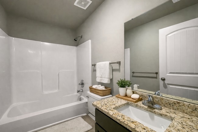 Building Photo - Updated 3-Bed, 2-Bath Ranch Townhome with Garage in Blue Springs