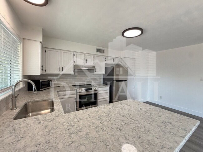 Building Photo - 2601 E Hopi Ave