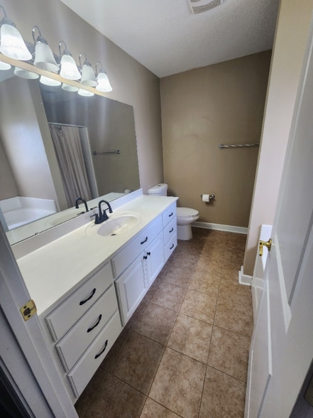 Building Photo - 2803 Green Pond Cir