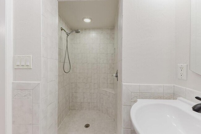 Building Photo - 1310 La Faunce Way