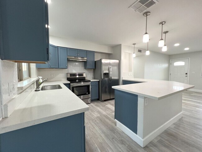 Building Photo - REMODELED 3 BEDROOM PLUS BONUS ROOM/BEDROOM. GREAT BACKYARD