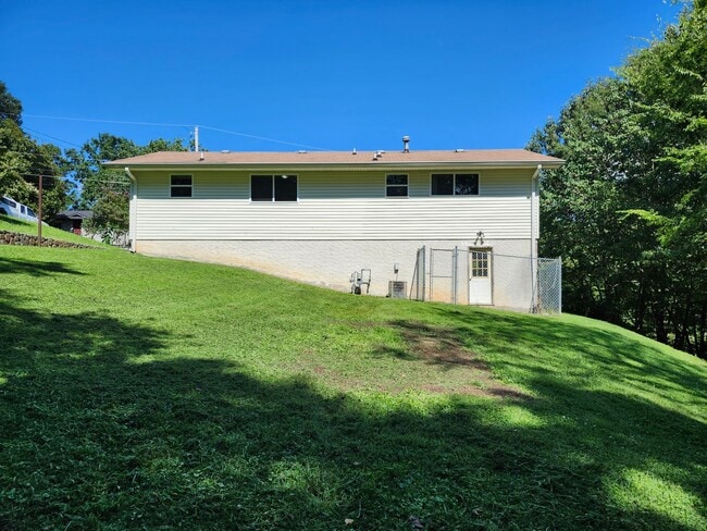 Building Photo - 3 Bedroom 2 bath home in North Hixson TN
