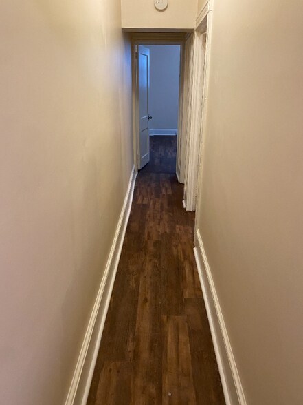 Building Photo - 428 W King St