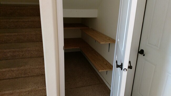 Building Photo - Modern Townhouse in Post Falls