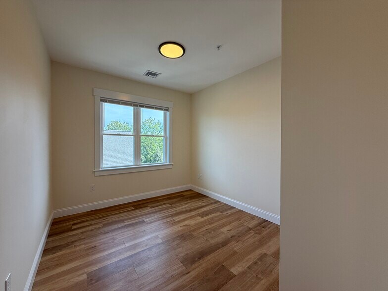 Building Photo - 14 Dorr St